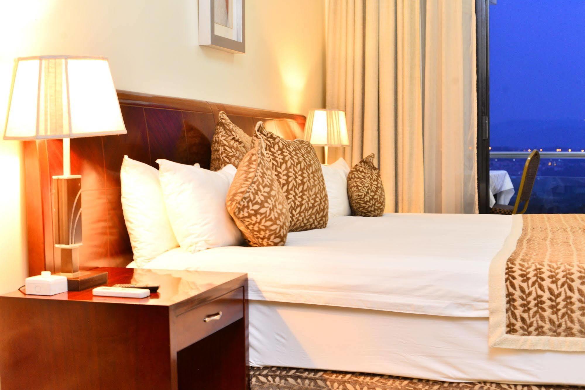 The Manor Hotel Kigali Bagian luar foto