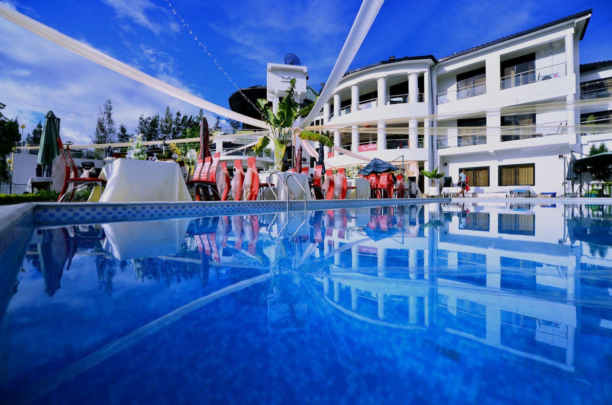 The Manor Hotel Kigali Bagian luar foto